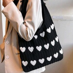 Black and White Heart Pattern Knit Shoulder Bag